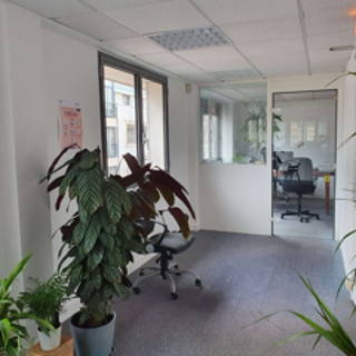 Bureau privé 15 m² 4 postes Coworking Rue de Solférino Boulogne-Billancourt 92100 - photo 4
